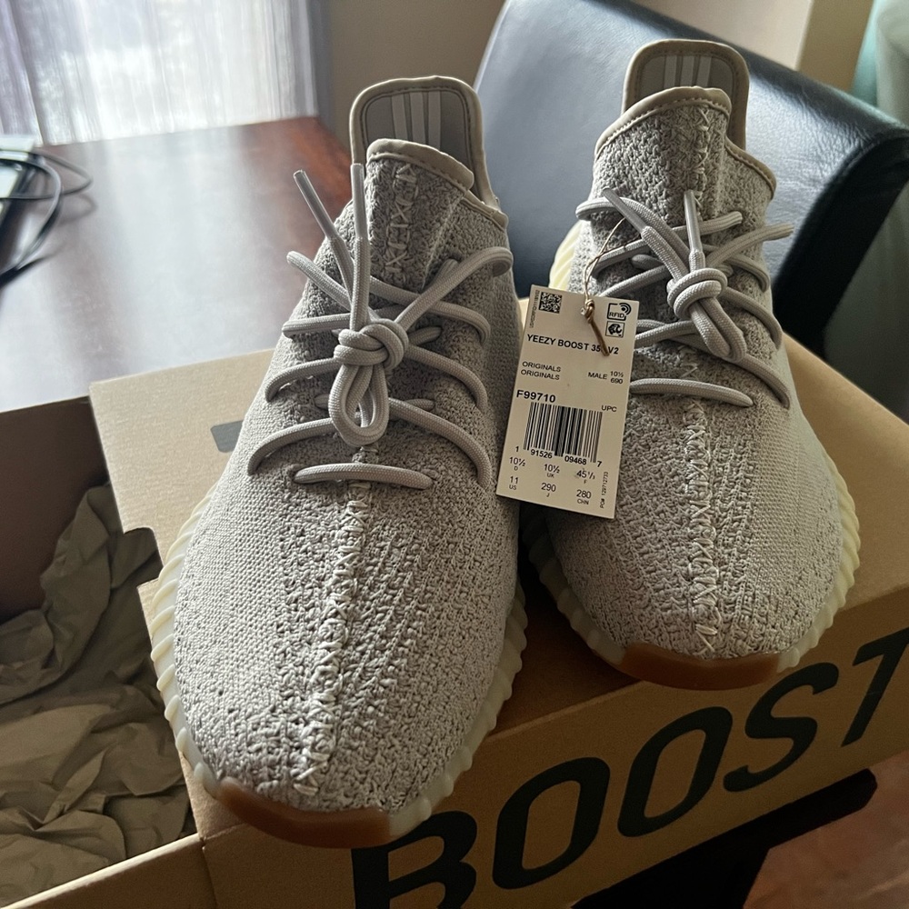 Yeezy 350 V2 ‘Sesame’ (DEADSTOCK)
